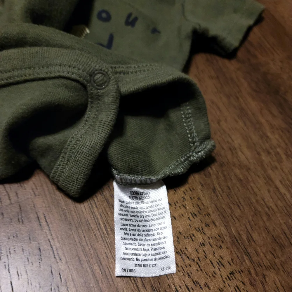 Two short‎ sleeves green Gerber 0 to 3 month onesies
